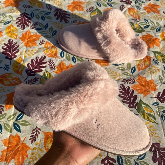 Baby Pink Koolaburra By UGG Fuzzy Slippers - Picture 2 of 7